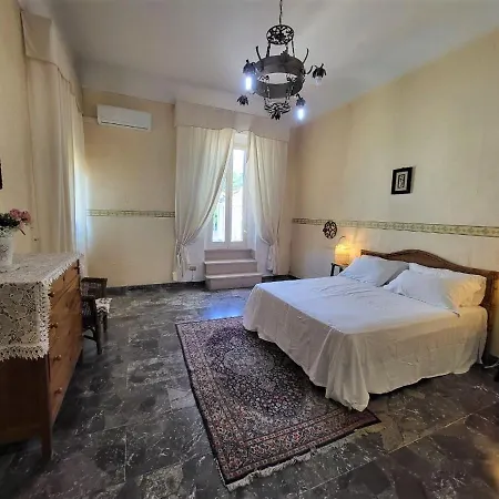 Kira تروبيا